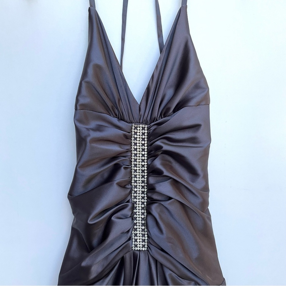 ༼ ༏༏ີཻ༾ﾍ ༏༏ີཻ༾༾༽༽

Vintage Gray Satin Dress Gown